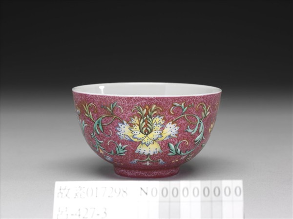 洋彩紅錦地番蓮紋杯