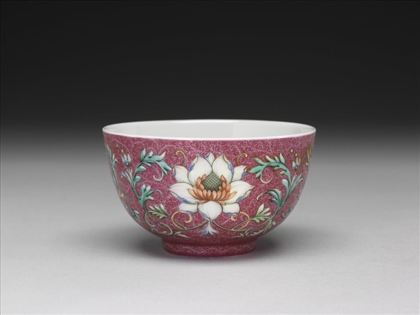 洋彩紅錦地番蓮紋杯