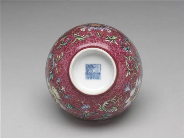 洋彩紅錦地番蓮紋杯