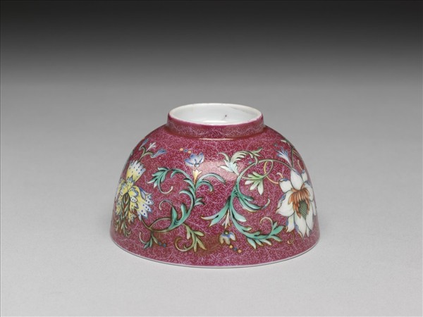 洋彩紅錦地番蓮紋杯