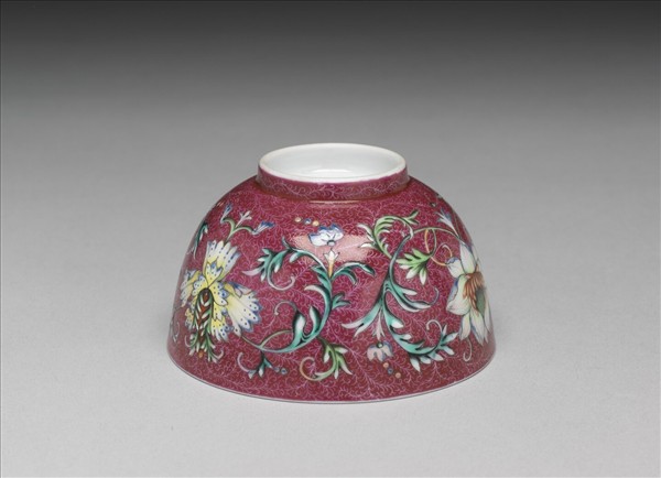 洋彩紅錦地番蓮紋杯