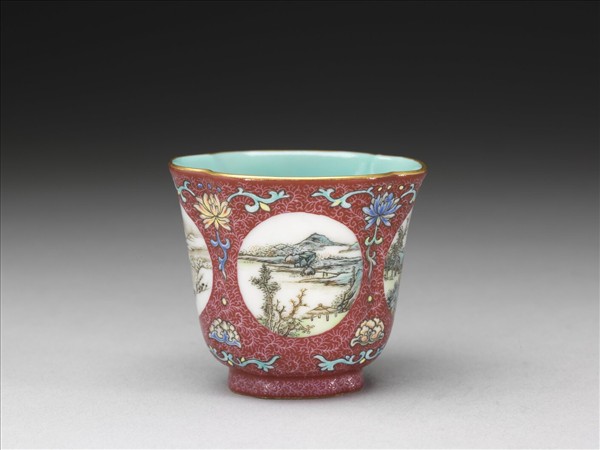 琺瑯彩紅錦地開光山水圖杯