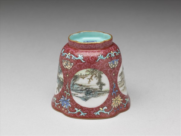 琺瑯彩紅錦地開光山水圖杯