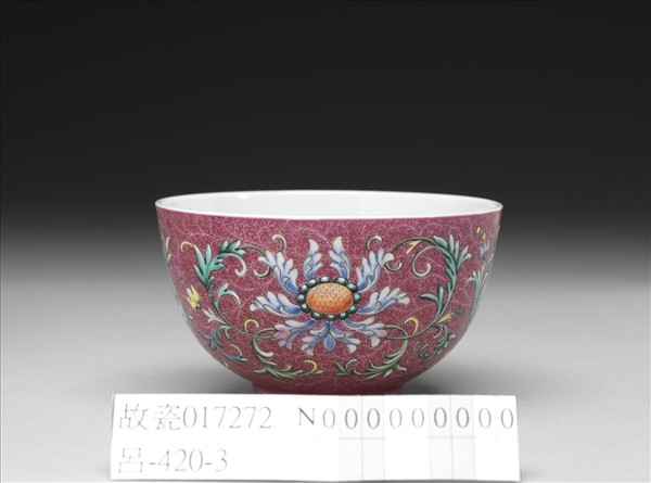 洋彩紅錦地番蓮紋杯