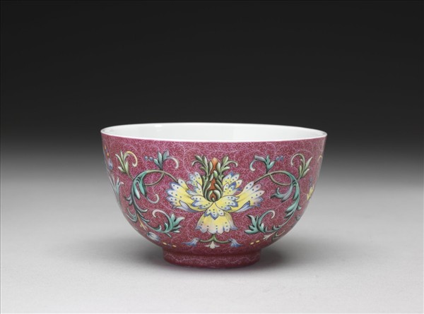 洋彩紅錦地番蓮紋杯