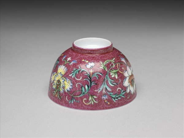 洋彩紅錦地番蓮紋杯