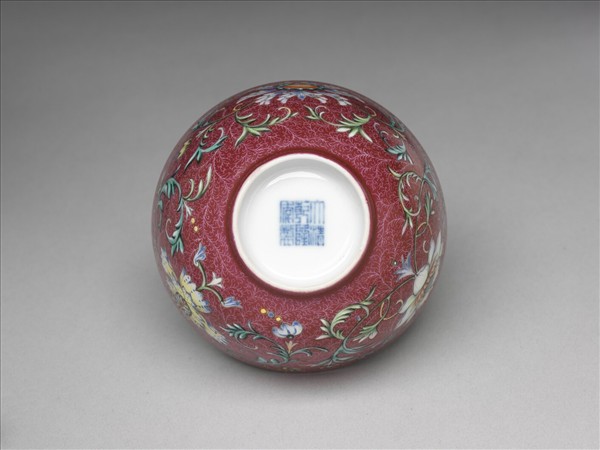 洋彩紅錦地番蓮紋杯