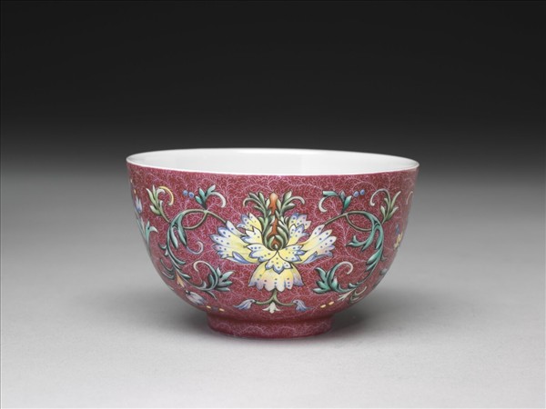 洋彩紅錦地番蓮紋杯