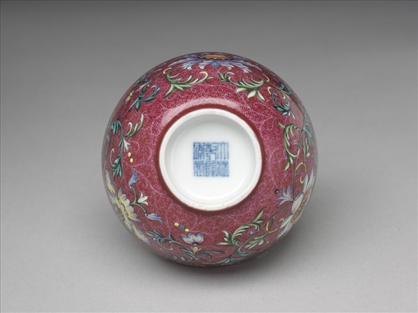 洋彩紅錦地番蓮紋杯