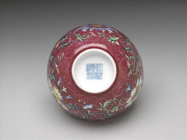 洋彩紅錦地番蓮紋杯