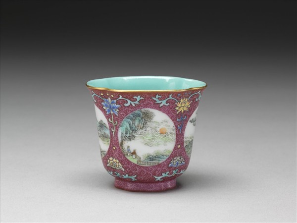 琺瑯彩紅錦地開光山水圖杯