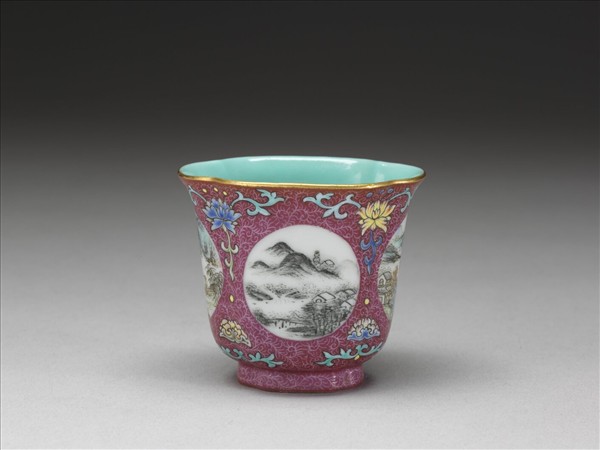 琺瑯彩紅錦地開光山水圖杯