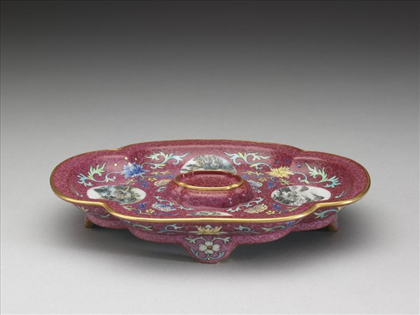 琺瑯彩紅錦地開光山水圖托盤