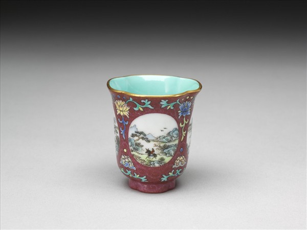 琺瑯彩紅錦地開光山水圖杯