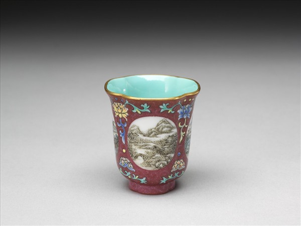 琺瑯彩紅錦地開光山水圖杯