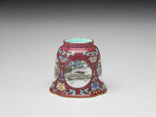 琺瑯彩紅錦地開光山水圖杯
