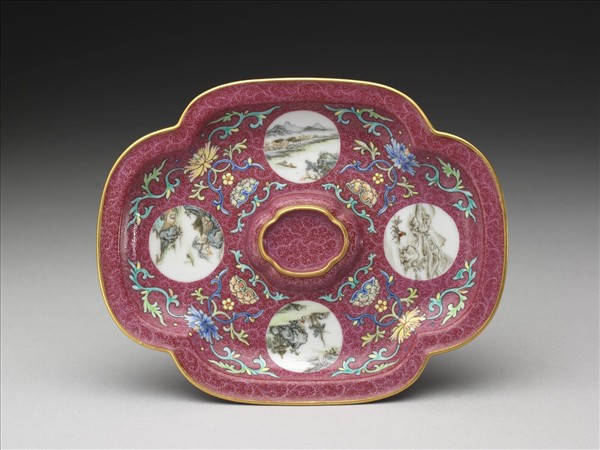 琺瑯彩紅錦地開光山水圖托盤