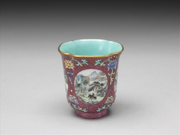 琺瑯彩紅錦地開光山水圖杯