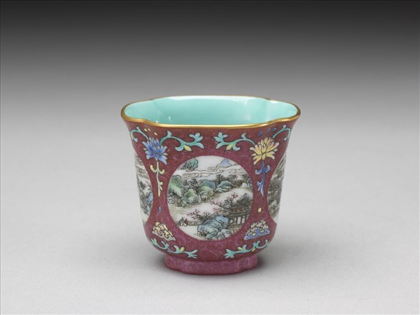 琺瑯彩紅錦地開光山水圖杯