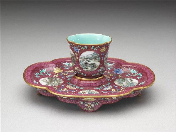 琺瑯彩紅錦地開光山水圖杯