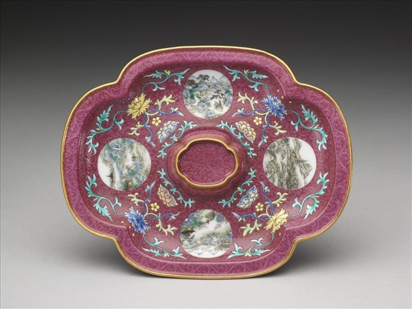 琺瑯彩紅錦地開光山水圖托盤