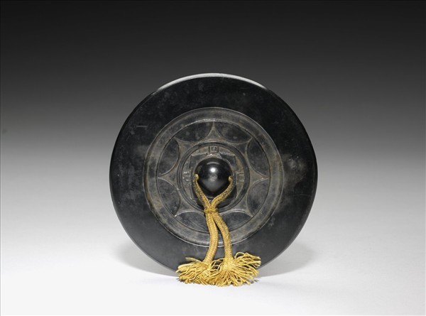 「宜官位矦」連弧紋鏡