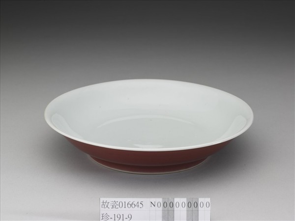 霽紅釉白裡盤
