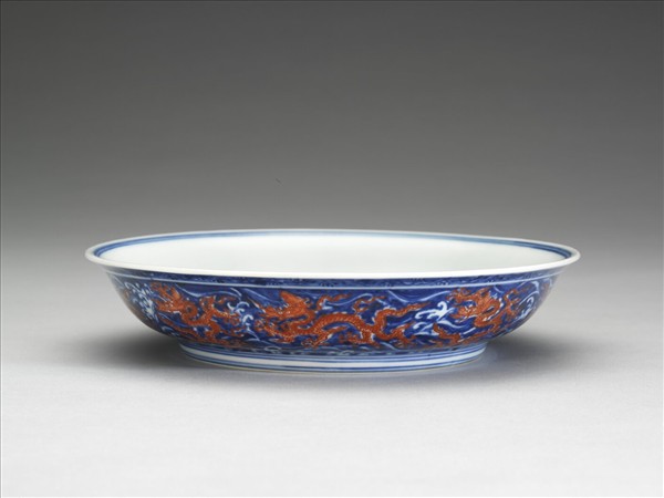 青花描紅龍紋盤