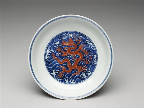 青花描紅龍紋盤