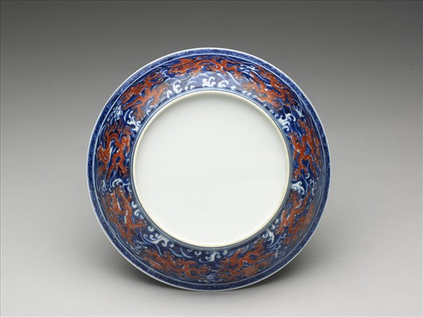 青花描紅龍紋盤