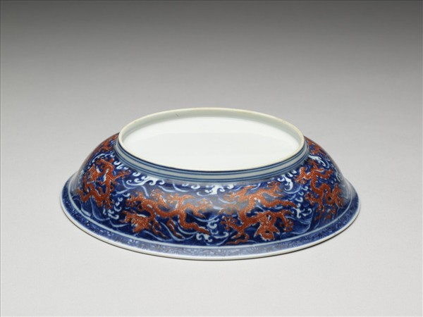 青花描紅龍紋盤