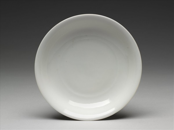 甜白釉雲龍紋盤