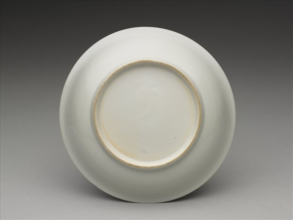 甜白釉雲龍紋盤