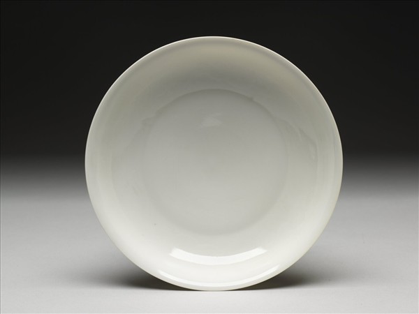 甜白釉雲龍紋盤