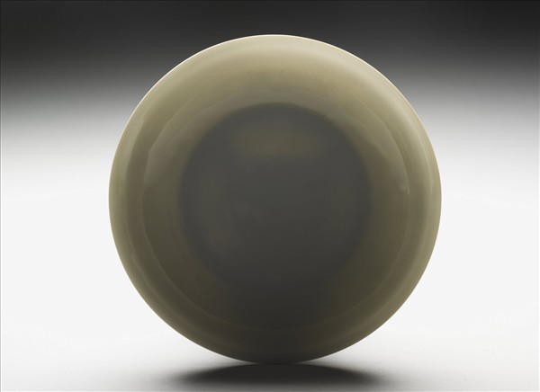 甜白釉雲龍紋盤