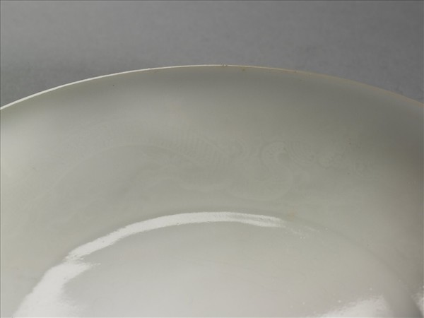 甜白釉雲龍紋盤