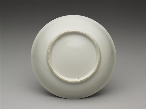 甜白釉雲龍紋盤