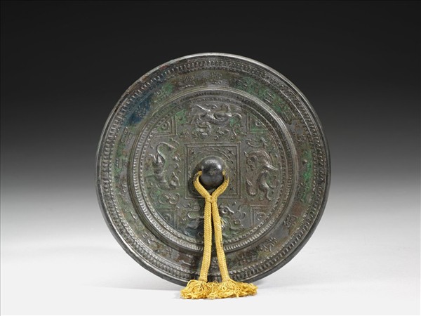 「明心」方格四獸紋鏡