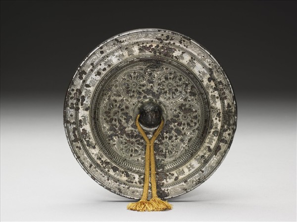 「桂臺」團花紋鏡