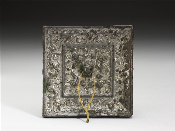 狻猊葡萄紋方鏡