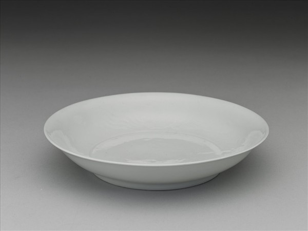 甜白釉雲鳳紋盤