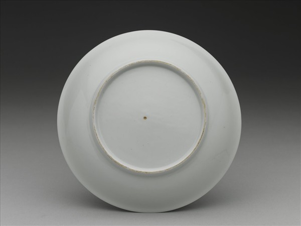 甜白釉雲鳳紋盤