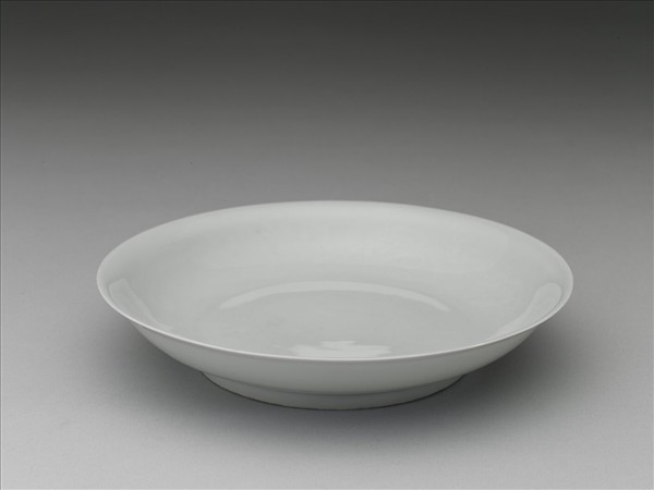 甜白釉雲龍紋盤