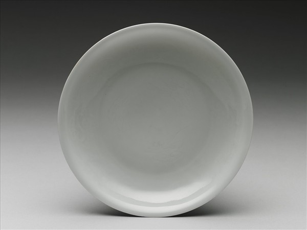 甜白釉雲龍紋盤