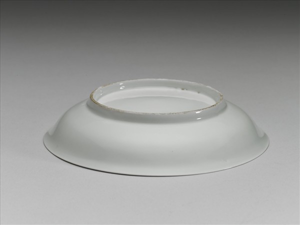 甜白釉雲龍紋盤