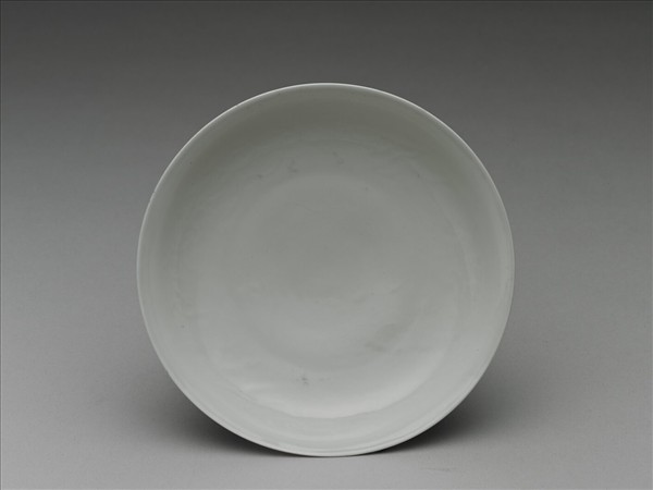 甜白釉雲鳳紋盤