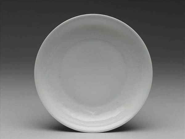 甜白釉雲龍紋盤