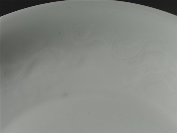 甜白釉雲龍紋盤