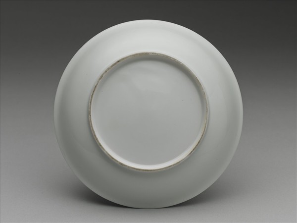 甜白釉雲龍紋盤