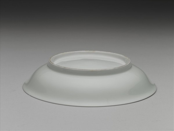 甜白釉雲龍紋盤